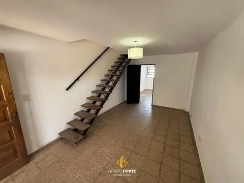 Depto Tipo Casa 3 ambientes con 1 baño