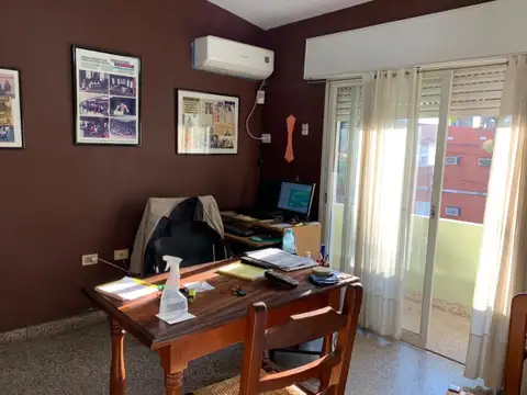 Oficina 6 ambientes con 2 baños