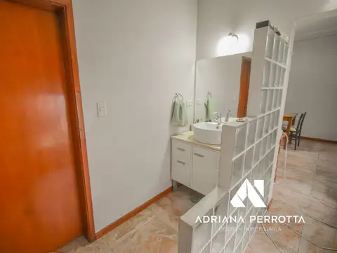 Av. Hipolito YRIGOYEN 14800