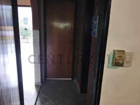 Casa 7 ambientes con 2 baños