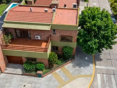 Casa en venta V. Pueyrredòn-patio-parrilla-garage