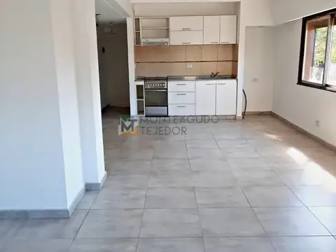 Depto Tipo Casa en Alquiler en Versalles, $ 580.000