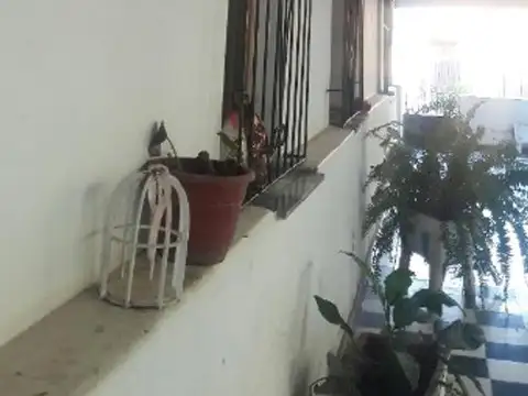 VENDO EXCELENTE CAMPO CON INSTALACIONES VARIAS Y SALA