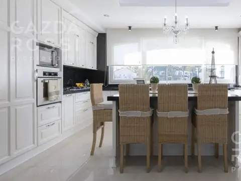 Casa 7 ambientes con 6 baños