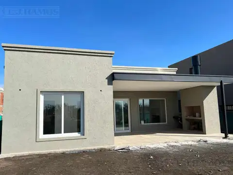 Casa a estrenar con 3 dormitorios en venta en Vila Marina