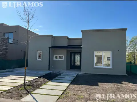 Casa 6 ambientes con 2 baños