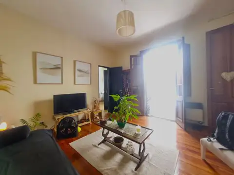Depto Tipo Casa 6 ambientes con 2 baños