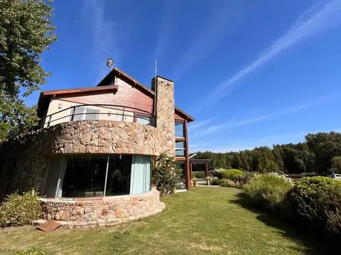 Casa 6 ambientes con 4 baños