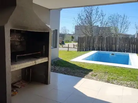 Casa 4 ambientes con 4 baños