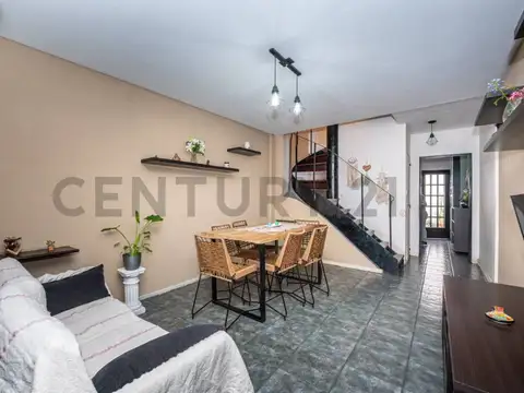 Casa en Venta con 2 cocheras