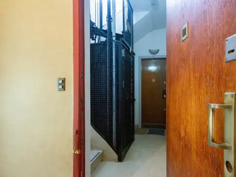 EXCELENTE DEPTO. 4 AMB. C/DEPENDENCIA Y BALCON  EN MUY BUEN ESTADO