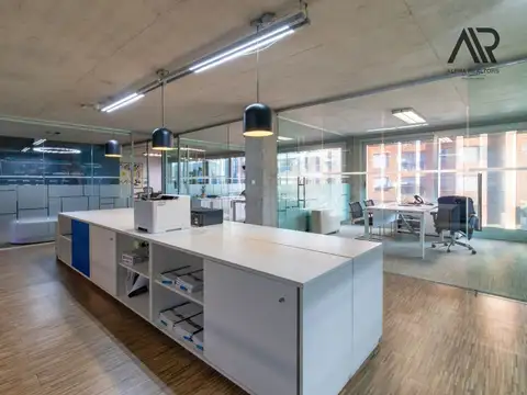 Oficina en Venta con 3 cocheras