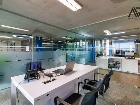 Exclusiva oficina corporativa con local comercial en Punta Carretas