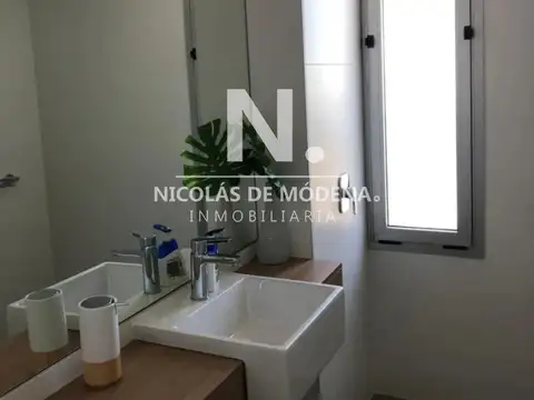 Venta Apartamento de 3 dormitorios Con Renta en piso alto en Malvin!