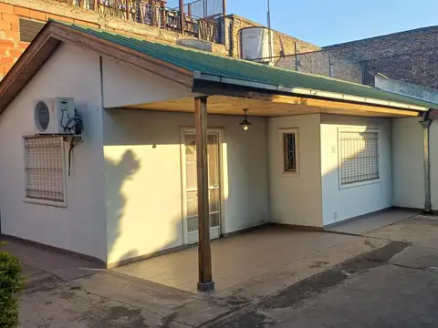 Andonaegui al 4600 e/ Avenida Senguel y Cayena