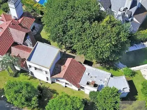 Casa 6 ambientes con 5 baños