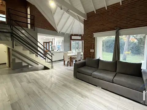 Casa 4 ambientes con 3 baños
