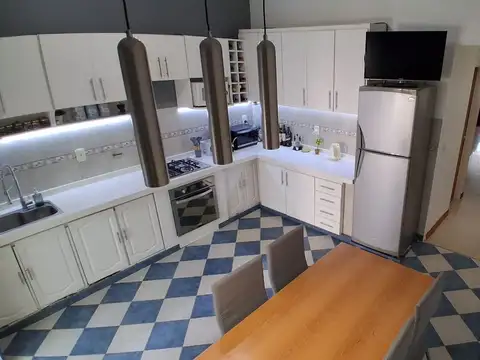 Casa 5 ambientes con 3 baños