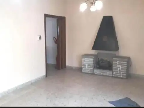 Casa en venta - 2 Dormitorios 2 Baños - Banfield