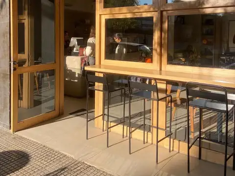 Local  2 años de antiguedad hoy cafeteria de espcialidad debajo de edificio de categoria