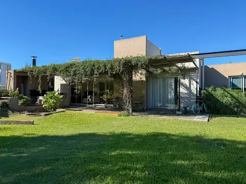 Venta casa de 2 dormitorios en barrio cerrado Aguadas, Funes