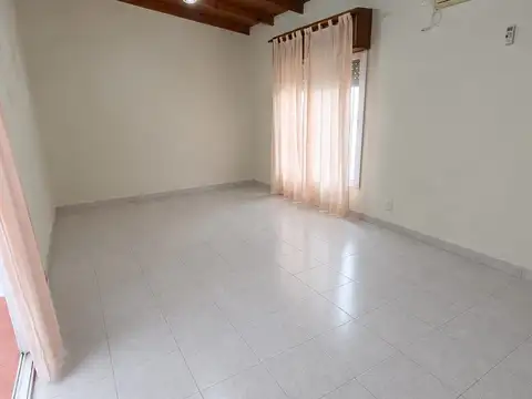 Depto Tipo Casa en Alquiler en Villa Dominico, $ 500.000