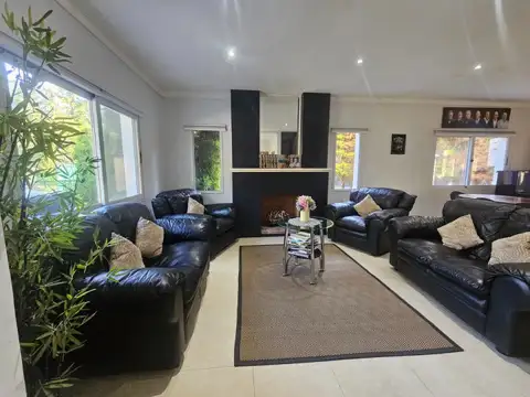 Casa 6 ambientes con 4 baños