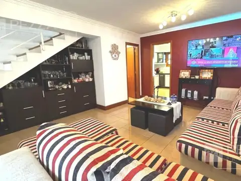 Chalet en venta. Zona Parque Luro. 3 dormitorios. Garage doble. Jardin con parrilla