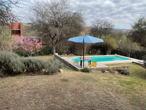 VENTA CASA CON PILETA VILLA LOS AROMOS