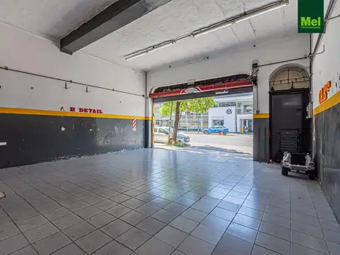 Local en punto estratégico sobre Avenida Triunvirato