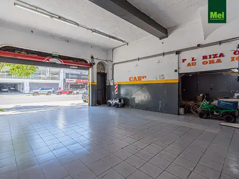 Local en punto estratégico sobre Avenida Triunvirato