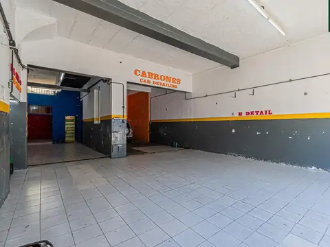 Local en punto estratégico sobre Avenida Triunvirato