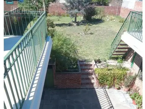 Casa 6 ambientes con 4 baños