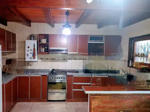 Casa en Venta con 2 cocheras