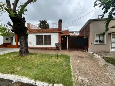 CASA EN PH AL FRENTE CON COCHERA-