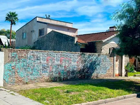 Lote en entorno residencial