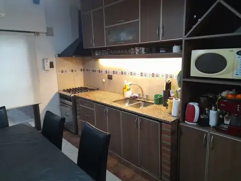 Avenida Lisandro De La Torre 700