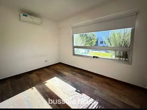 Casa en Venta con 4 cocheras
