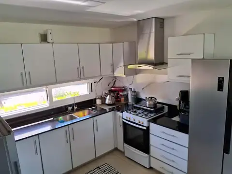 Casa 5 ambientes con 2 baños