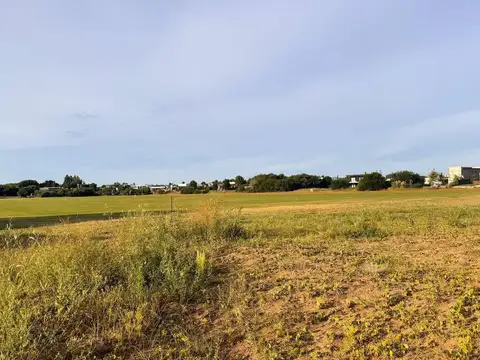 Terreno en Venta en Barrio Cerrado Costa Esmeralda, USD 74.000
