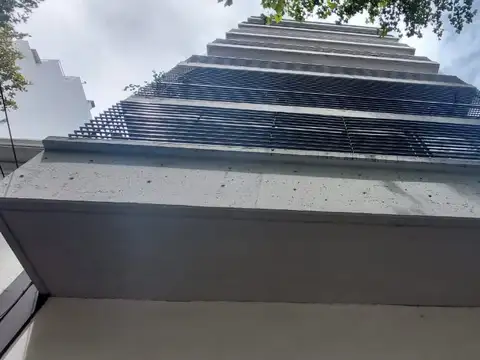 MONOAMBIENTE DIVIDIDO CON BALCON, EXC PLAC, BAÑO COMPLETO AIRE ACONDICIONADO