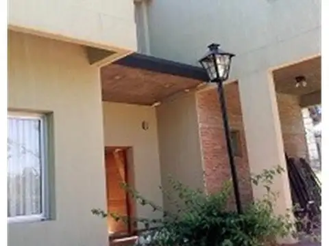 Casa 6 ambientes con 5 baños