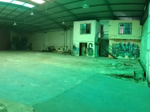 VENTA de Depósito 600m2 en Esquina Estratégica, excelente Acceso Logístico en Boulogne, San Isidro,