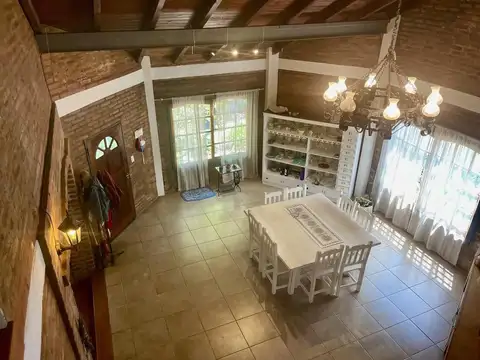 Casa en Venta con 3 cocheras