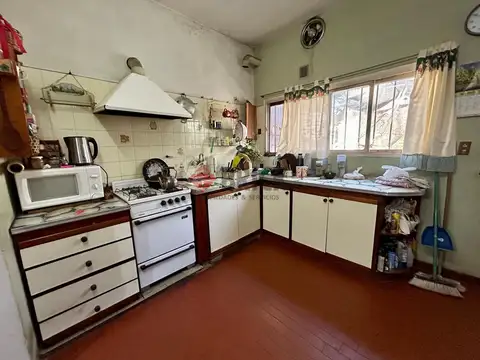 Casa en Venta con 3 cocheras