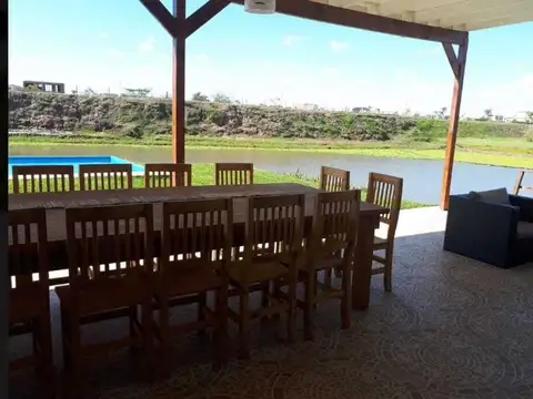 Casa en Alquiler con 2 cocheras