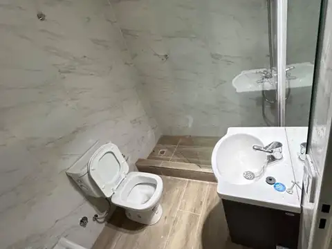 3 amb balcon  1 x esc al frente refaccionado bajas expensas