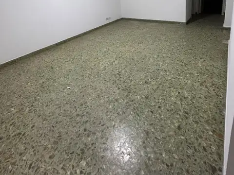 Mercedes 200 , Piso 1