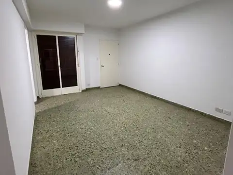 Mercedes 200 , Piso 1