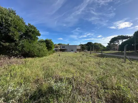 LOTE  de 500 metros en Nueva Atlantis a 2 cuadras de la playa con escritura